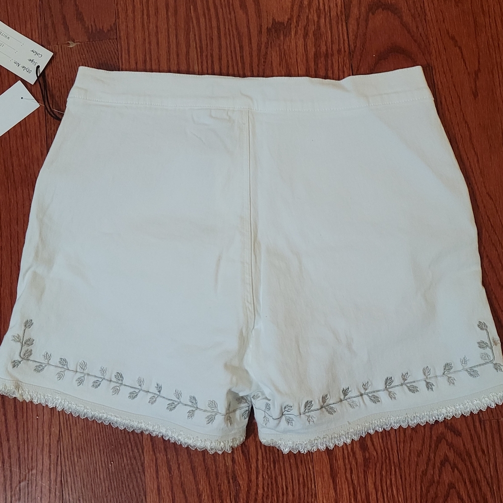 Shorts - Picture 2 of 3